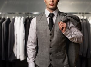 Here are a few tips that will help determine a man what to wear on the first date.