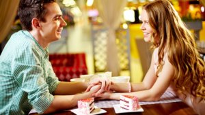 Who should pay for dinner on a first date: Ukrainian rules? Ukrainian lady.